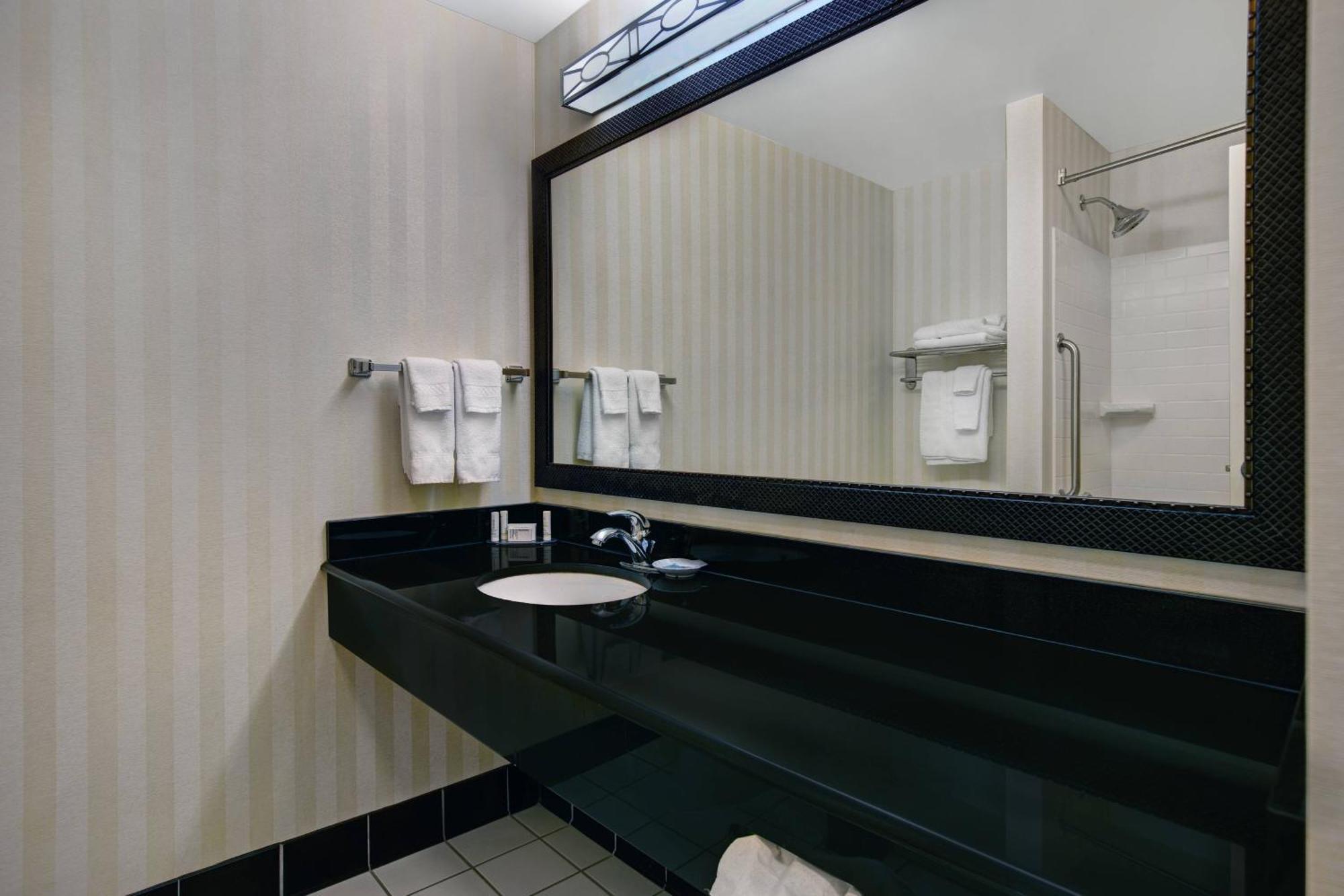 Fairfield Inn And Suites Карлсбад Екстериор снимка